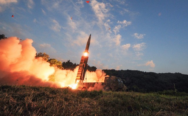 La Corea del Sud ha testato i propri missili balistici simulando un attacco a una un sito nucleare nordcoreano, in risposta al test nucleare condotto da Pyongyang