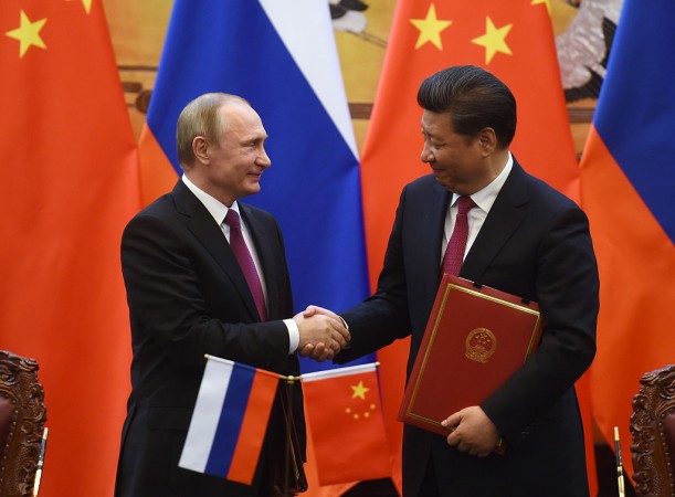 I due leader di Russia e Cina si sono visti per la prima volta nel 2018: l'incontro è avvenuto prima del vertice del 9 giugno della Shanghai Cooperation Organization nella città portuale cinese di Qingdao.