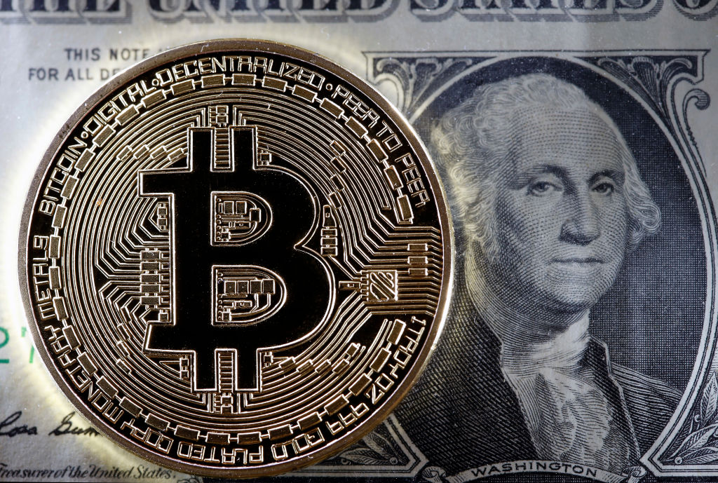 "Un milione di dollari di Bitcoin sarà sempre un investimento meno rischioso di un miliardo di dollari di azioni". Nel 2017 il prezzo del Bitcoin ha raggiunto i 20.000 euro ma poi è crollato anche sotto i 4.000 dollari (Chesnot/Getty Images)