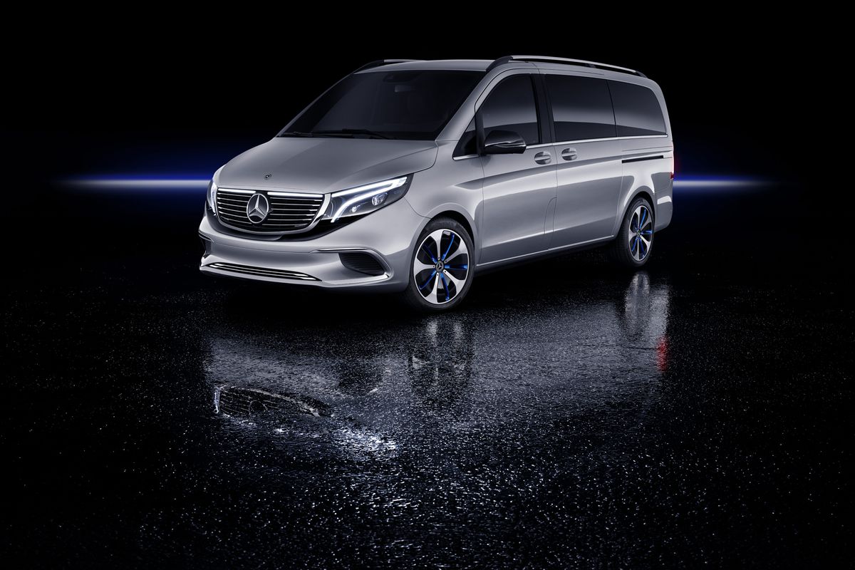 Il minivan elettrico di Mercedes-Benz EQV è dotato di un motore da 200 cavali ed è in grado di percorrere 249 miglia di distanza con una ricarica