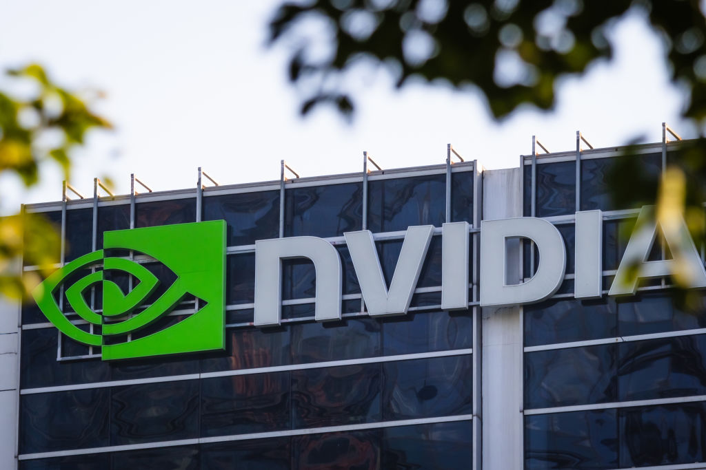 Nvidia: crolla il titolo (-17%), bruciati $600 mld. Cosa c’è dietro la flessione